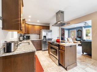 42 S Hunt Rd, Amesbury, MA 01913