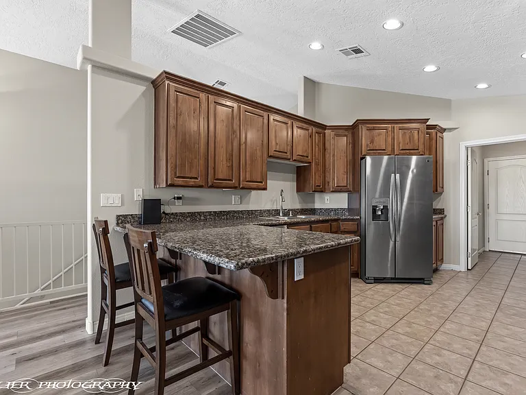 241 Palmer Ln — Photo 11