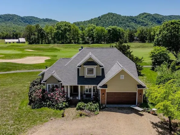 1296 Stoney Crk W, Nellysford, VA 22958