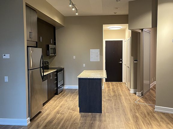 2nd image of 112 George St S #403