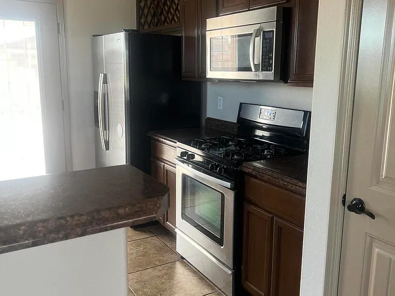 14236 Poets Rock Ln — Photo 2