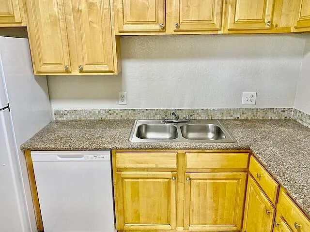 200 Croton Ave #208 — Photo 6
