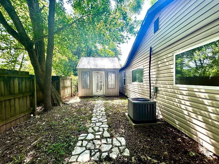 72 Bois D Arc St — Photo 37