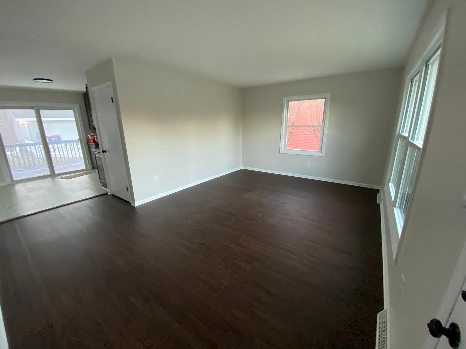 3 bed, 968 sqft, $2,000 — Photo 3