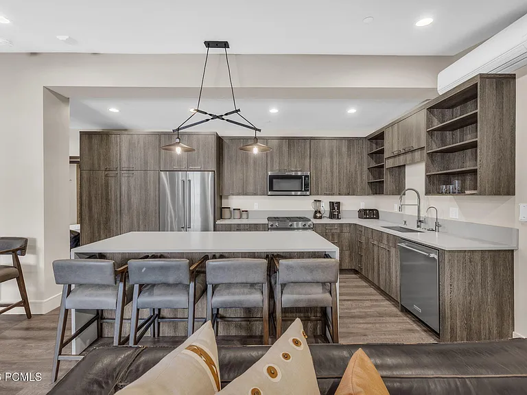 1200 W Lori Ln #C15 — Photo 1