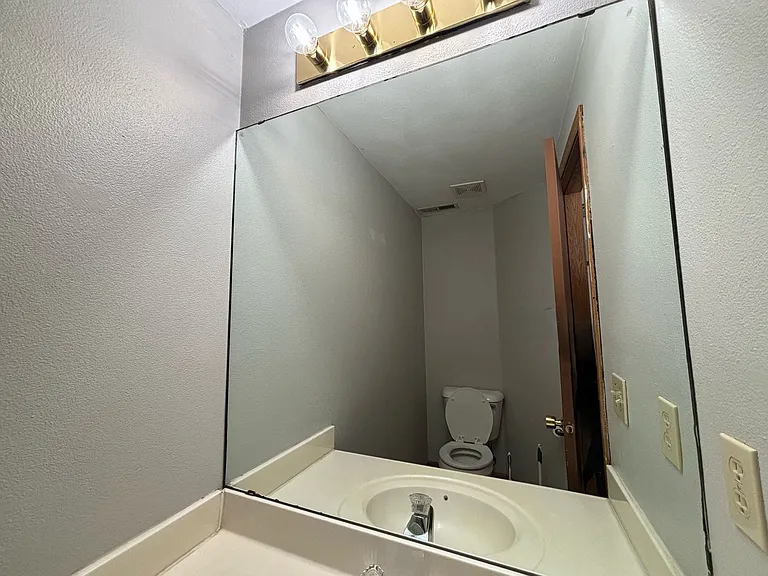 386 Amphitheater Dr — Photo 10