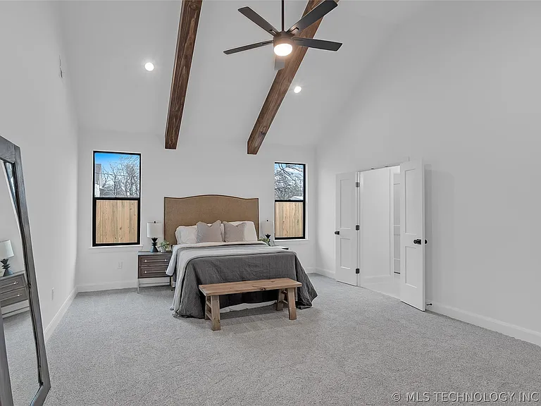 515 W El Paso St — Photo 42