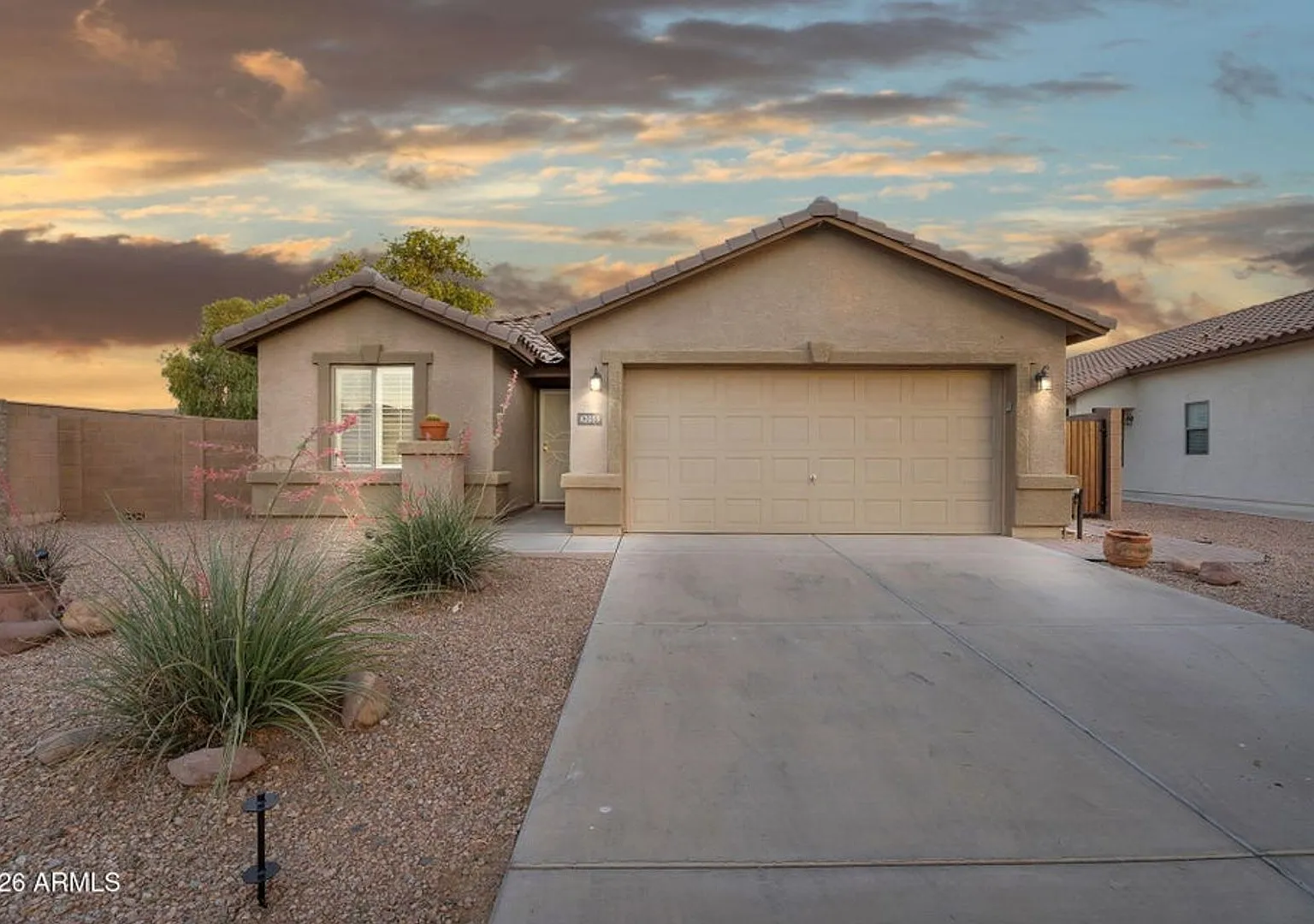 This beautifully maintained 4-bedroom, 3-full-bath home! — Photo 1
