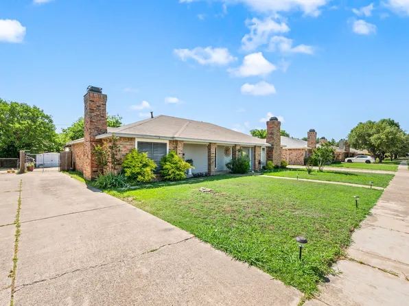 5714 Westchase Dr, Fort Worth, TX 76180
