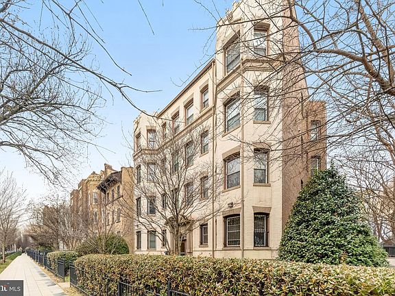 3rd image of 1421 Columbia Rd NW APT 105