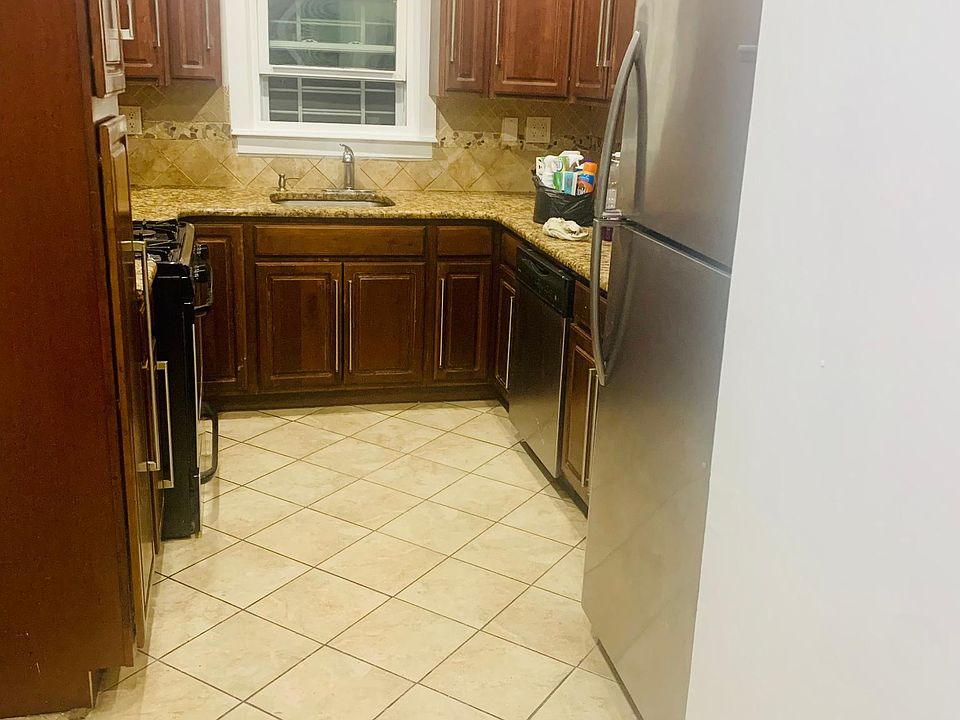 1st image of 100 W Lincoln Ave APT 2