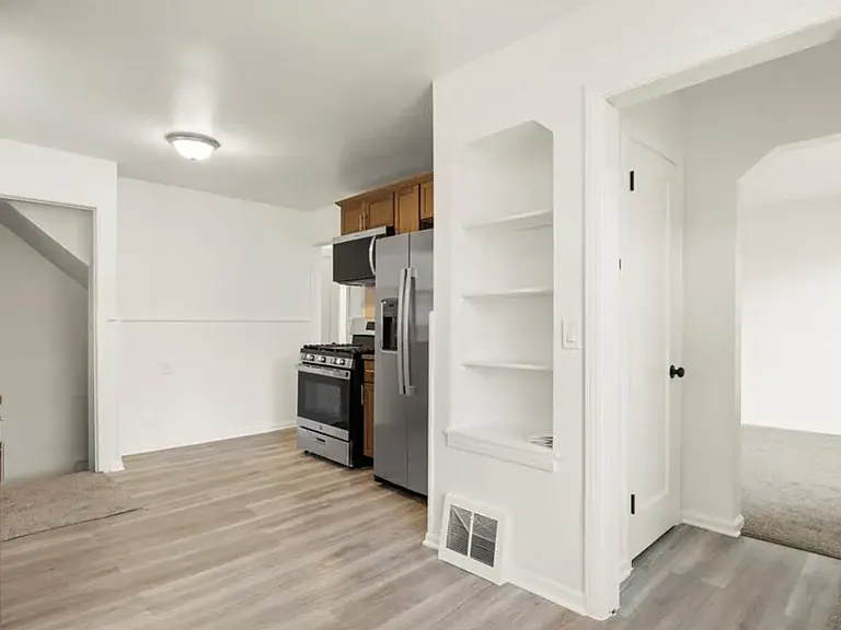 8871 Sussex St — Photo 13