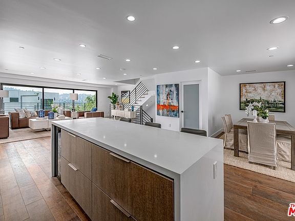 4th image of 2331 1/2 W Avenue 31