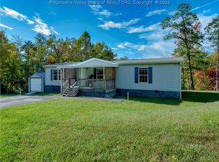 49 La Rue Ln, Hurricane, WV 25526