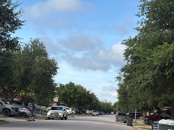 4th image of 3411 Barksdale Dr