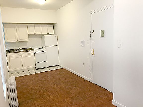 2nd image of 203 E 27th St APT 48D