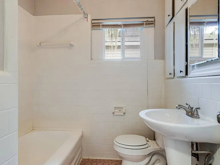 1228 E Henry St — Photo 10