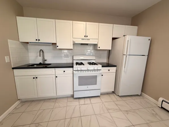 110 Taylor St #A, Waltham, MA 02453