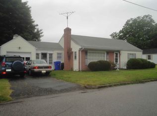 9 Windsor Ct, Pawtucket, RI 02861