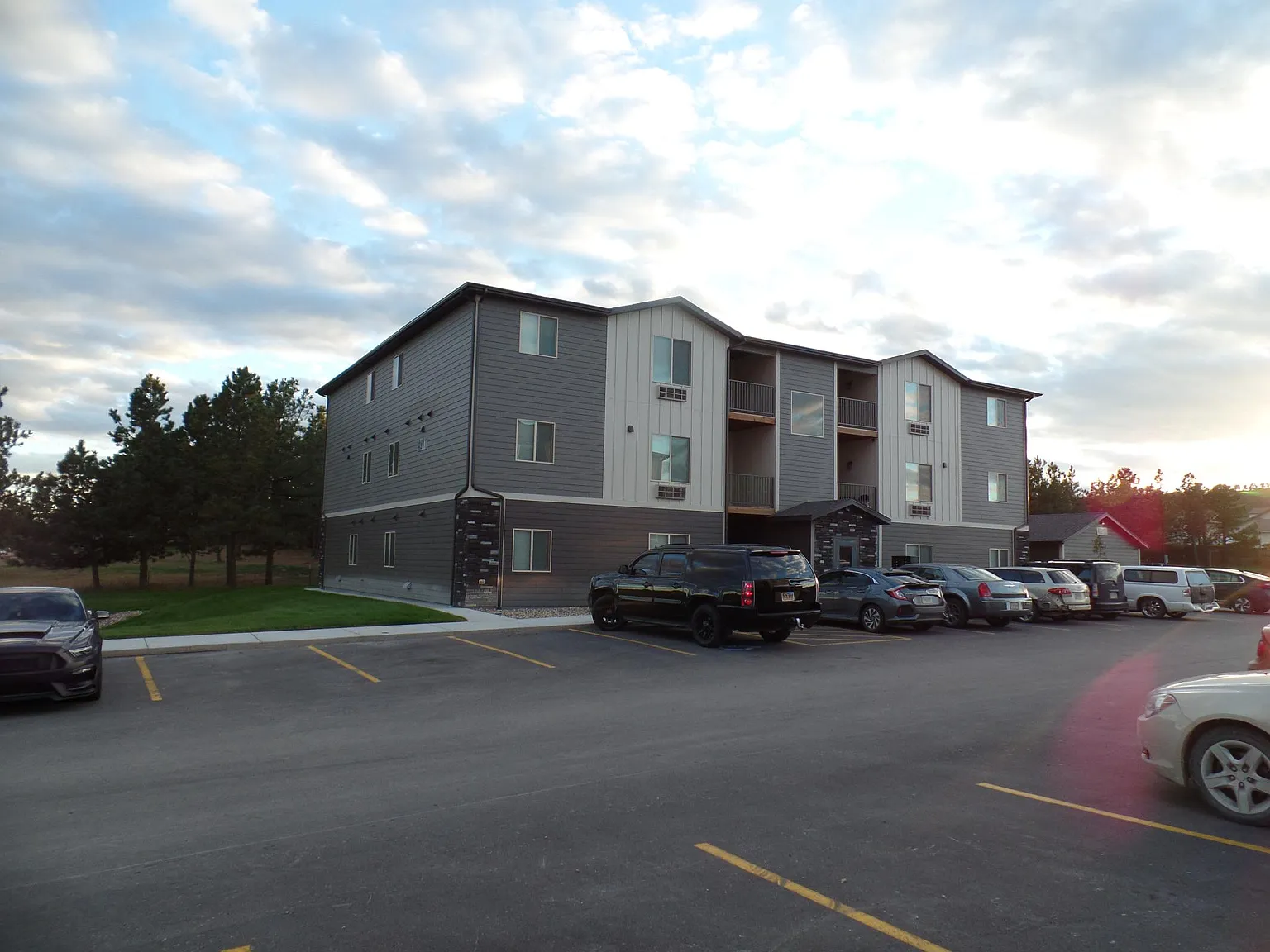 4911 Haines Ave — Photo 3