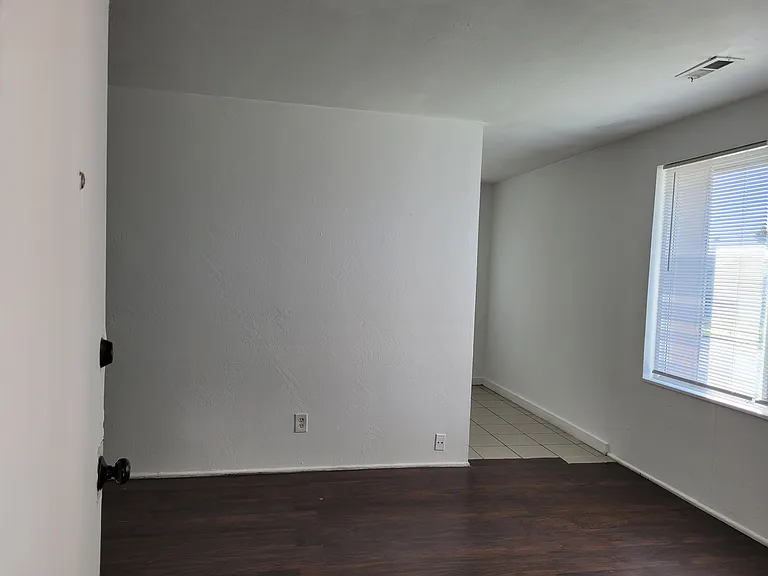 2519 S Parkcrest Dr #4 — Photo 3