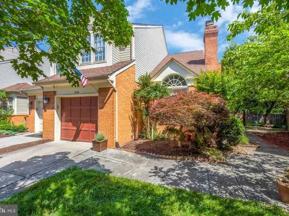 1800 Duffield Ln, Alexandria, VA 22307