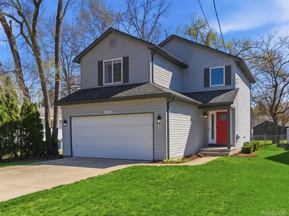 4060 Laforest Dr, Waterford, MI 48329