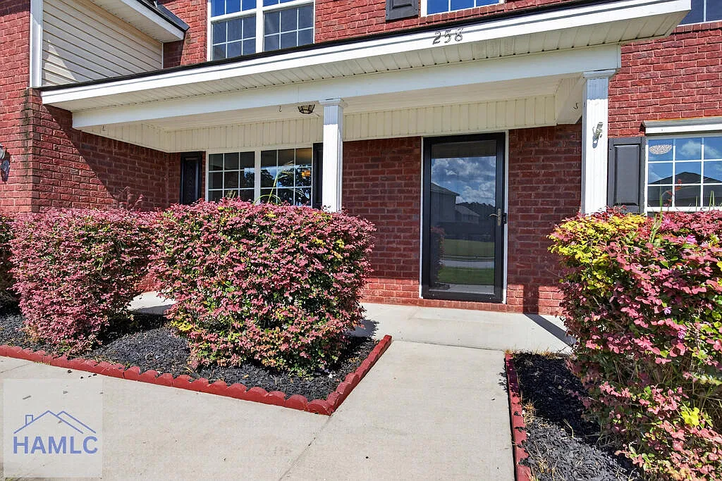 4 bed, 2.5 bath, 2801 sqft, $2,500 — Photo 3