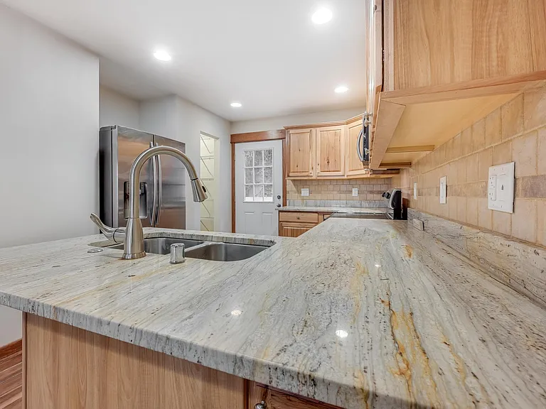 610 Melrose Ave E #C — Photo 10