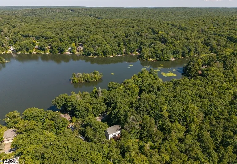 2057 Lakeside Dr W — Photo 43