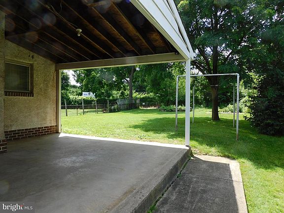 3rd image of 7718 Rockwell Ave