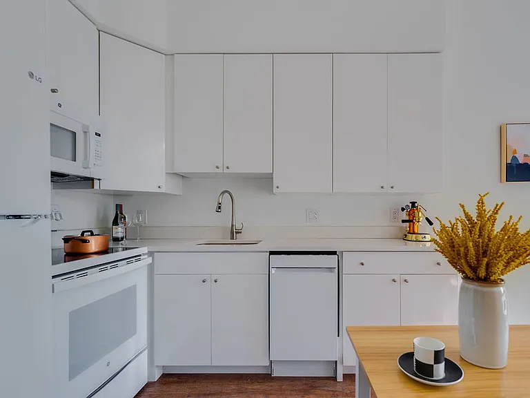 253 Academy — Photo 17