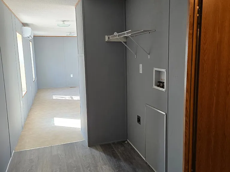 300 E Maxanna Blvd — Photo 5