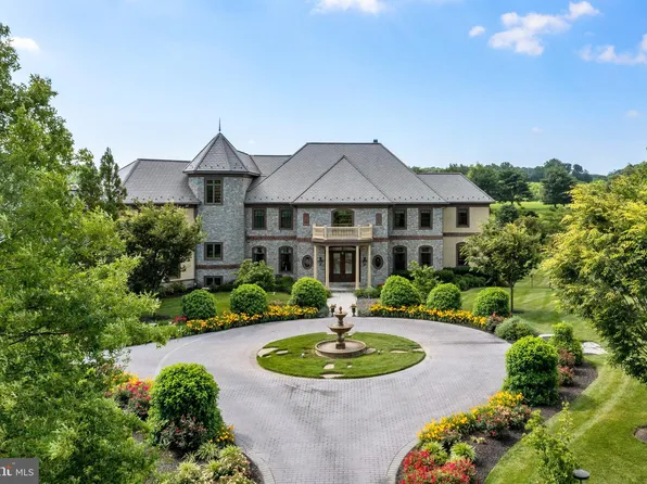 6 Firethorn Ln, Malvern, PA 19355