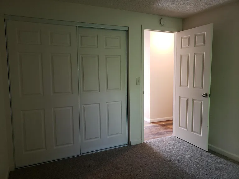 252 NE Kane Dr — Photo 6