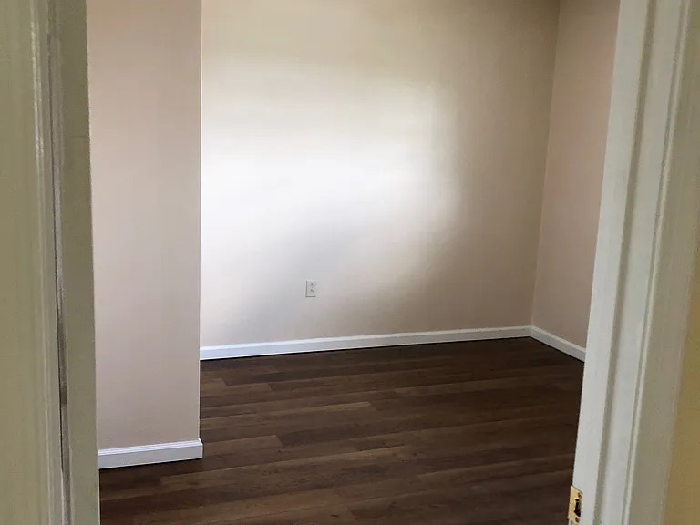512 Worthington Dr — Photo 2