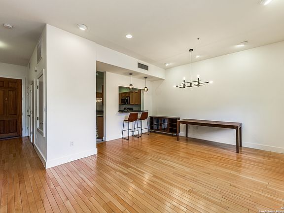 4th image of 400 E GUENTHER ST #3103