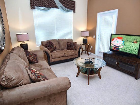 VC3C4126-409-Living-Area-with-Flat-Screen-TV