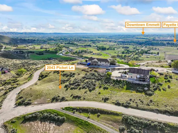 2043 Picket Ln, Emmett, ID 83617
