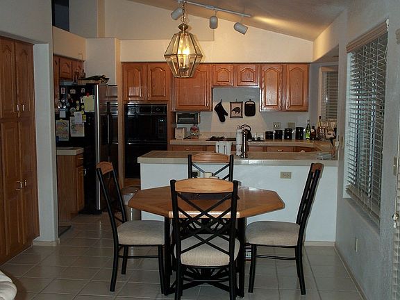 Kitchen Dining area