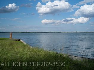 Parke Ln, Grosse Ile, MI 48138
