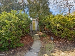 2200 Hartzell St, Evanston, IL 60201