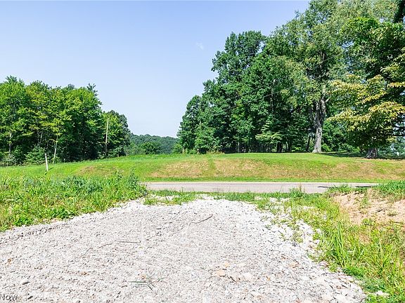 3rd image of Kings Ridge Rd