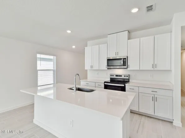 7379 QUEENSGATE Circle, Jacksonville, FL 32219
