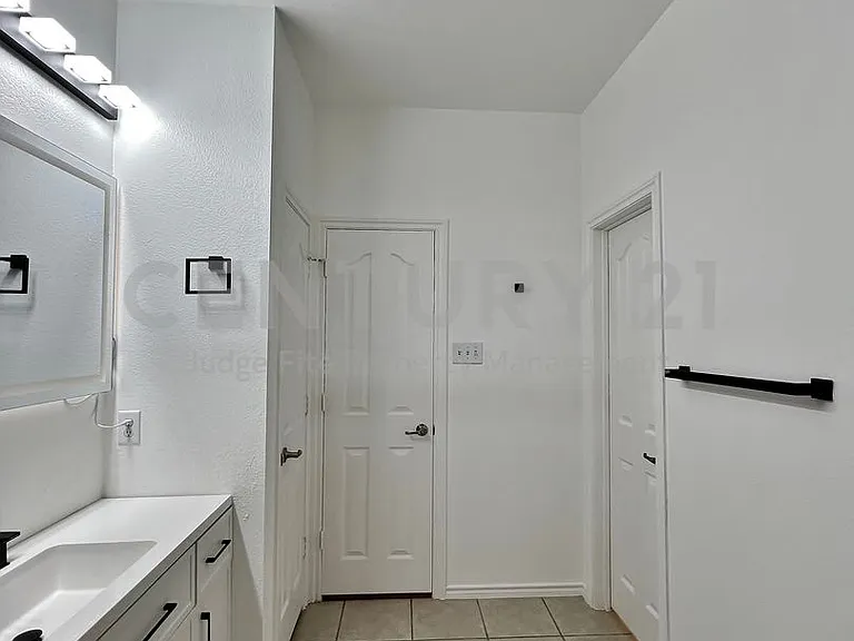 8000 Ranchvale Ln — Photo 15