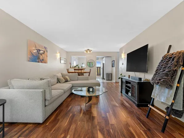 1334 Greenhedge ROAD #B7, Pewaukee, WI 53072