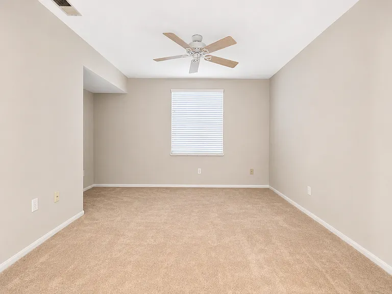 686 Jay Ct — Photo 17
