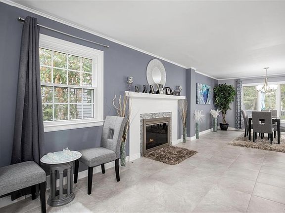 4th image of 175 Roycroft Blvd