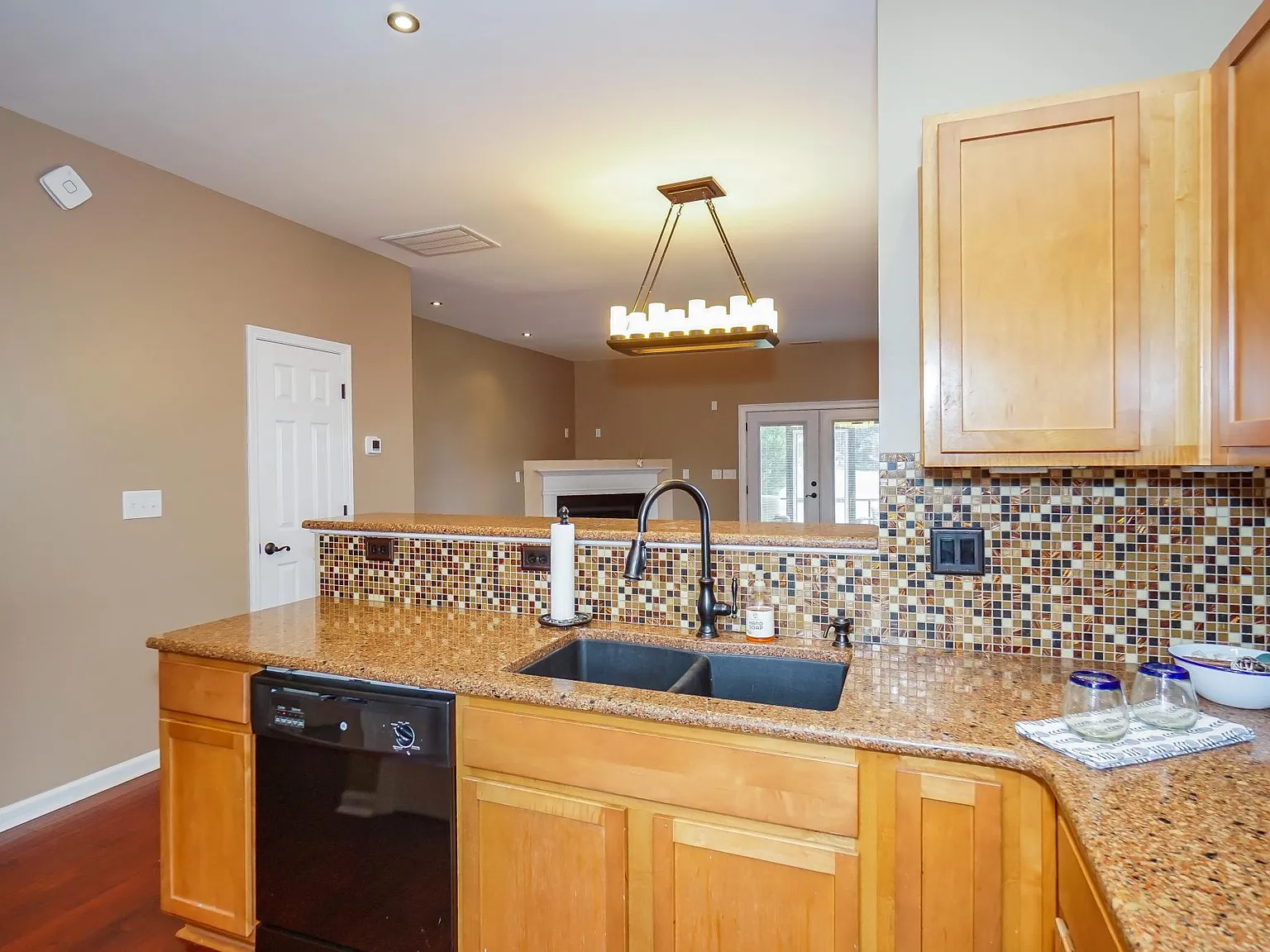 3 bed, 1320 sqft, $1,575 — Photo 4