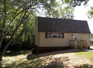 1102 Singer Ln, Fulton, MO 65251